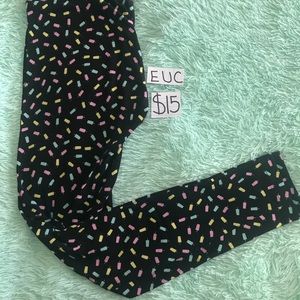 OS LuLaRoe Popsicle Leggings w/ Black Background